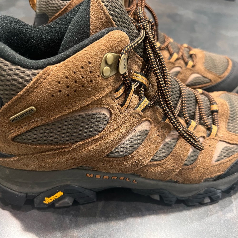 Merrell Men's Tan and Gray Hiking Boots